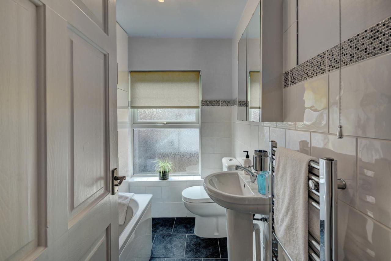 *New* Chester Canal Side 2 Bed Character Home Екстер'єр фото