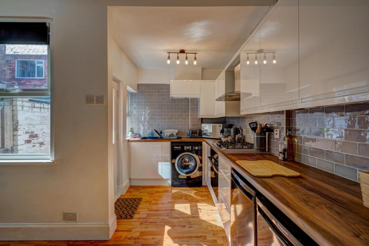 *New* Chester Canal Side 2 Bed Character Home Екстер'єр фото
