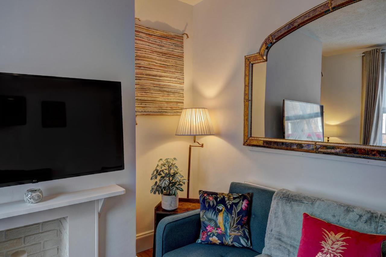 *New* Chester Canal Side 2 Bed Character Home Екстер'єр фото